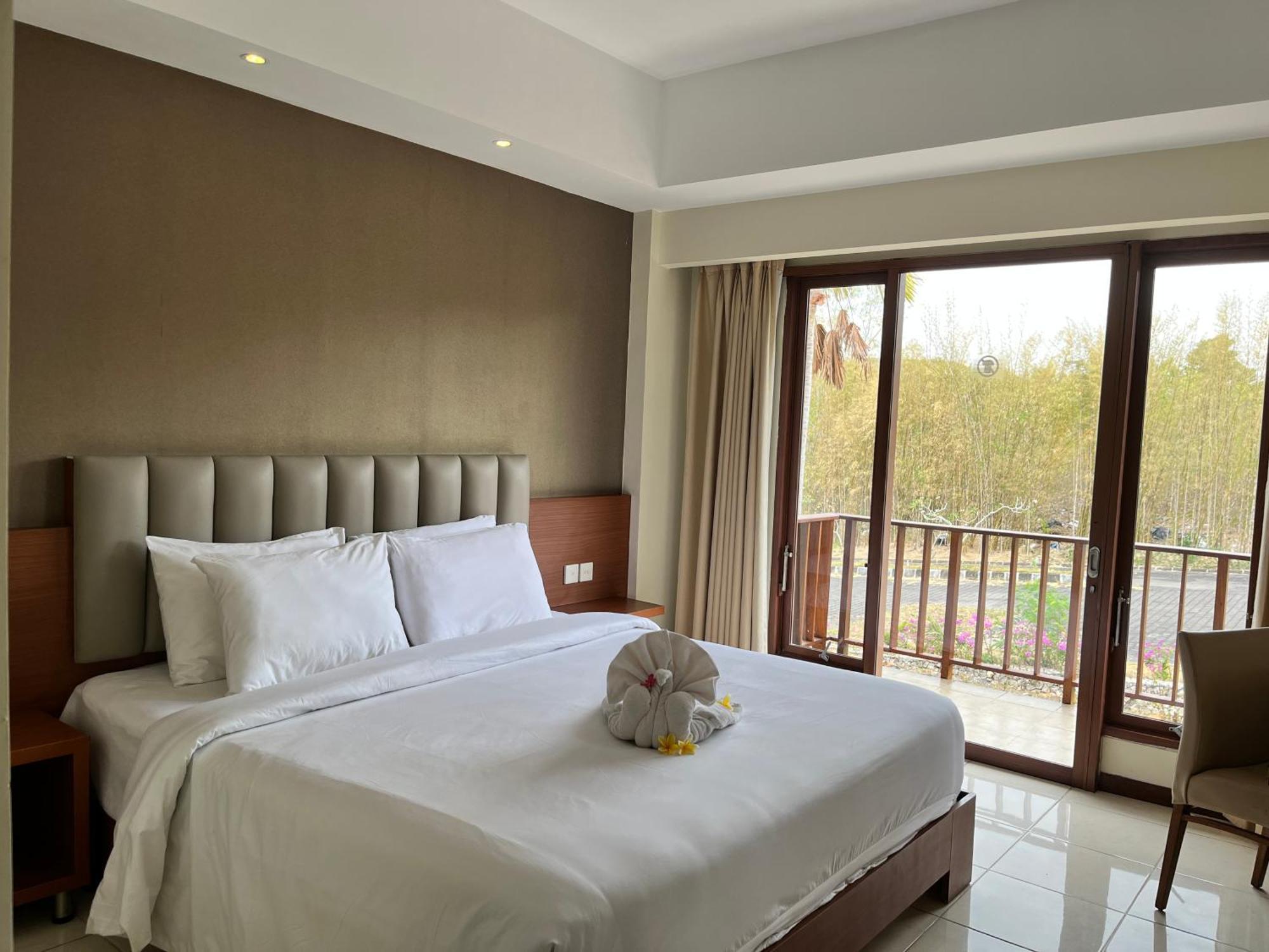 New Kuta Hotel By Lorin Uluwatu Exterior foto